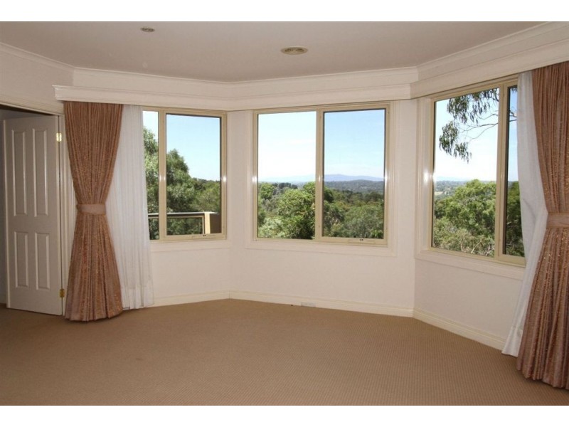 135 Mount Pleasant Road, Eltham VIC 3095