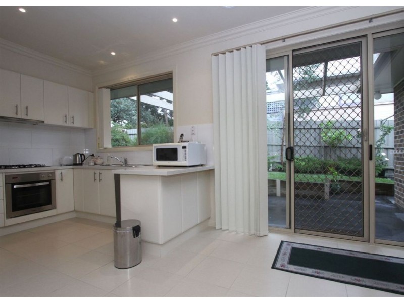 2/57 Fernside Avenue, Briar Hill VIC 3088