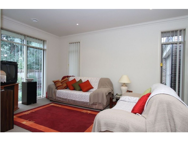 2/57 Fernside Avenue, Briar Hill VIC 3088