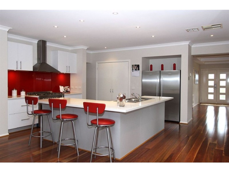 18 Melliodora Crescent, Greensborough VIC 3088