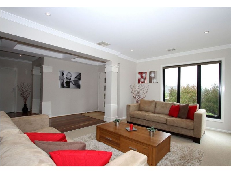 18 Melliodora Crescent, Greensborough VIC 3088