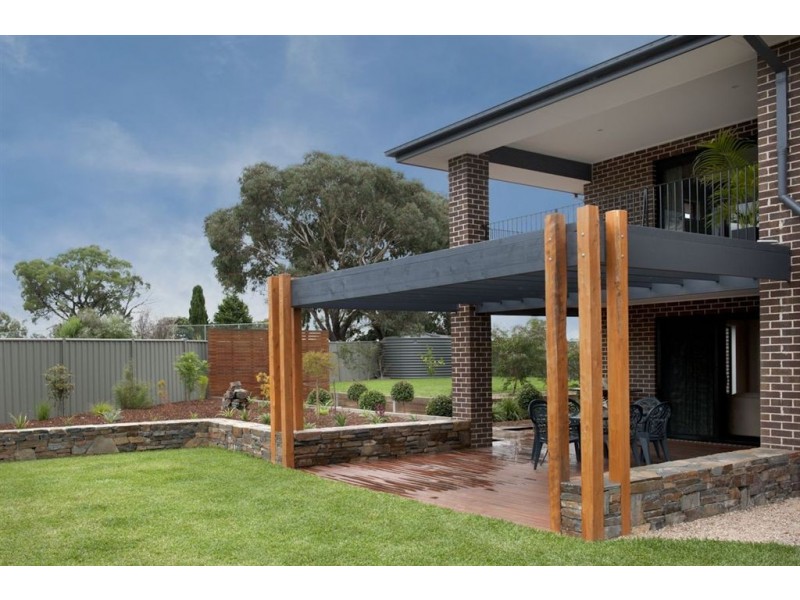 18 Melliodora Crescent, Greensborough VIC 3088