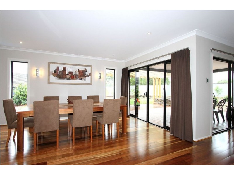 18 Melliodora Crescent, Greensborough VIC 3088