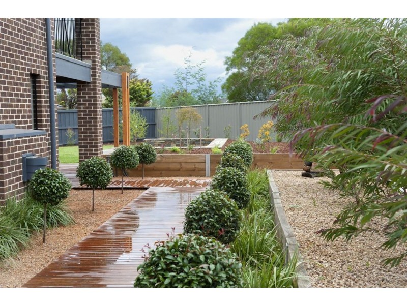 18 Melliodora Crescent, Greensborough VIC 3088