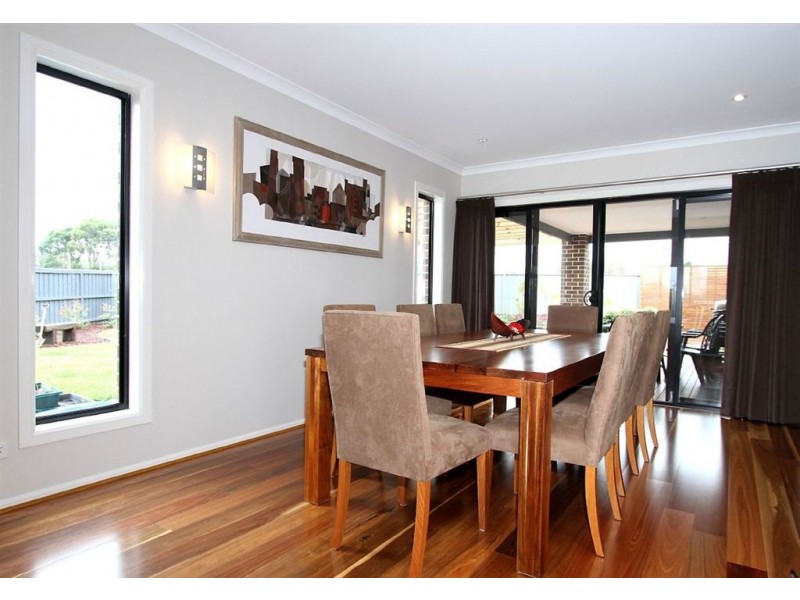 18 Melliodora Crescent, Greensborough VIC 3088