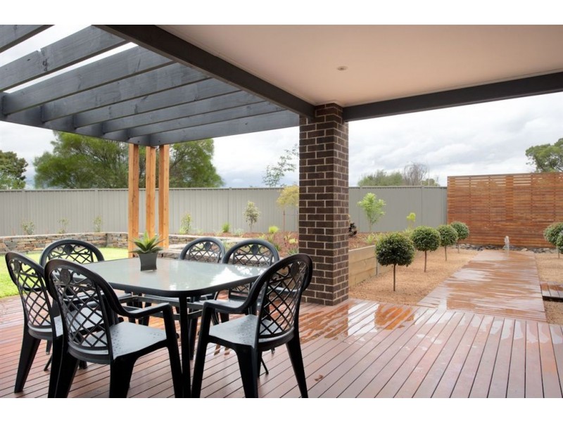 18 Melliodora Crescent, Greensborough VIC 3088