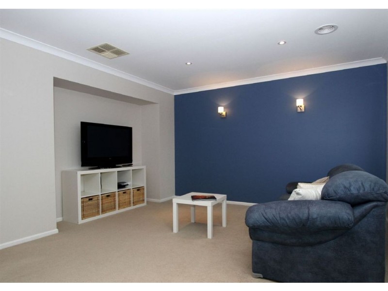 18 Melliodora Crescent, Greensborough VIC 3088