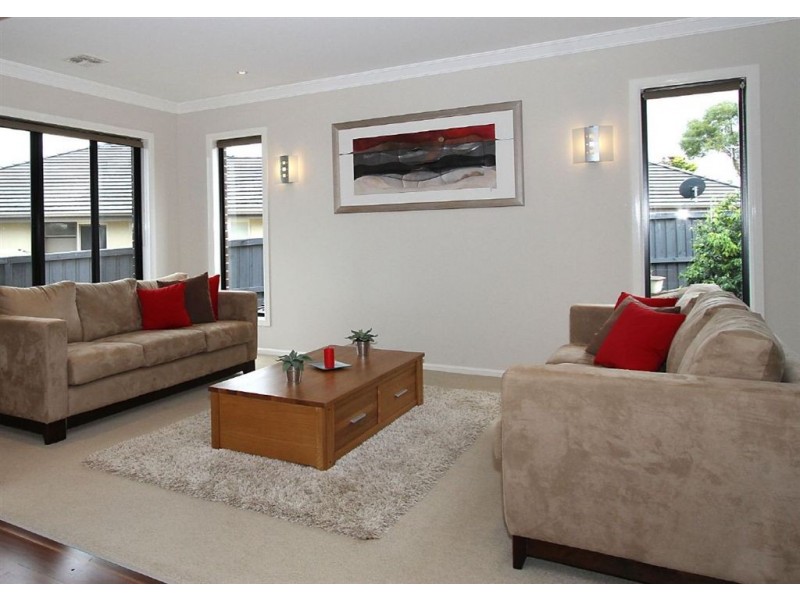 18 Melliodora Crescent, Greensborough VIC 3088