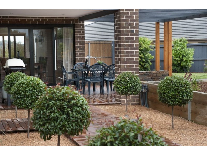 18 Melliodora Crescent, Greensborough VIC 3088