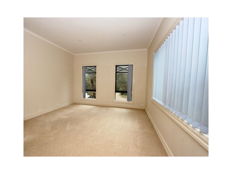 35 Shorts Road, Research VIC 3095