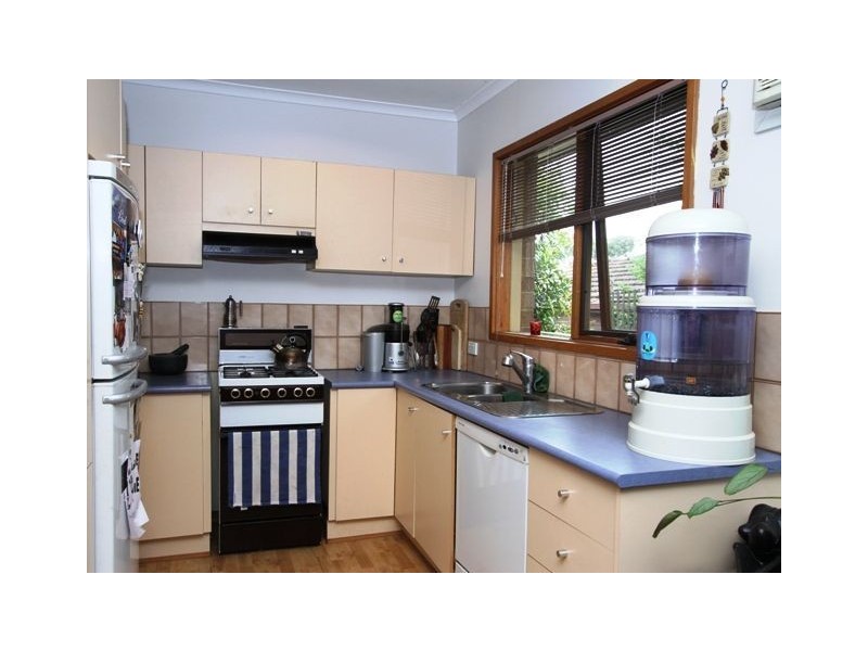 2/9 Davey Road, Montmorency VIC 3094