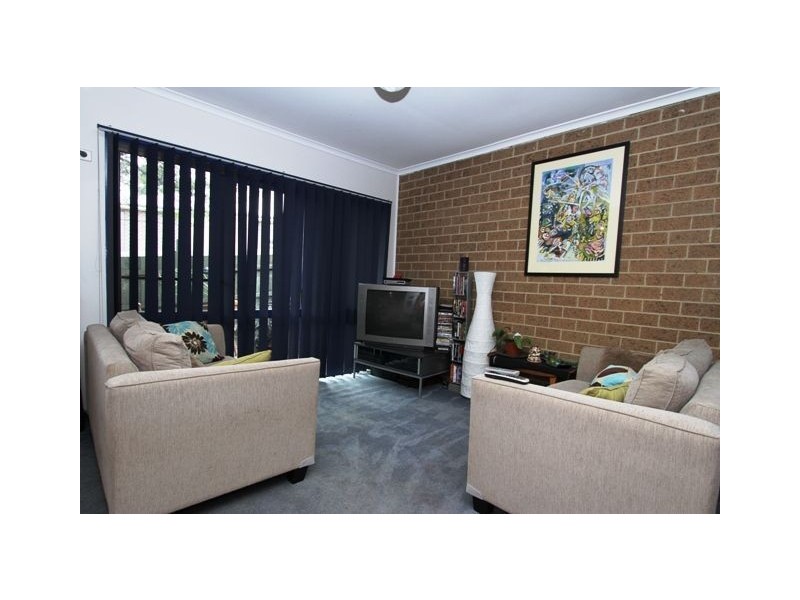 2/9 Davey Road, Montmorency VIC 3094