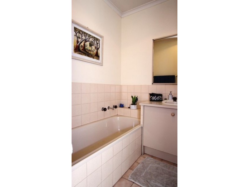 2/9 Davey Road, Montmorency VIC 3094