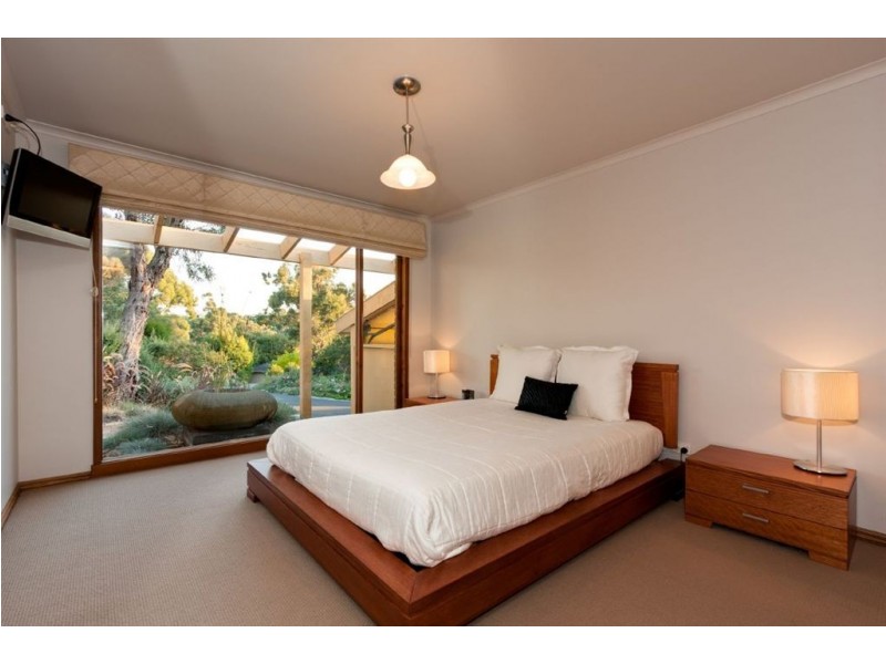 15 Christine Avenue, Eltham VIC 3095