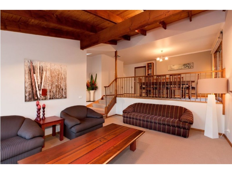 15 Christine Avenue, Eltham VIC 3095