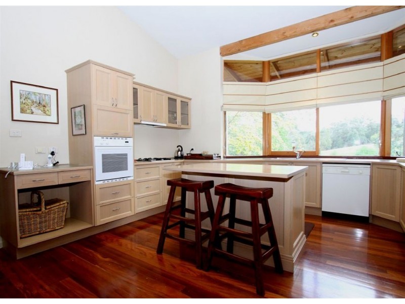 765 Eltham Yarra Glen Road, Kangaroo Ground VIC 3097