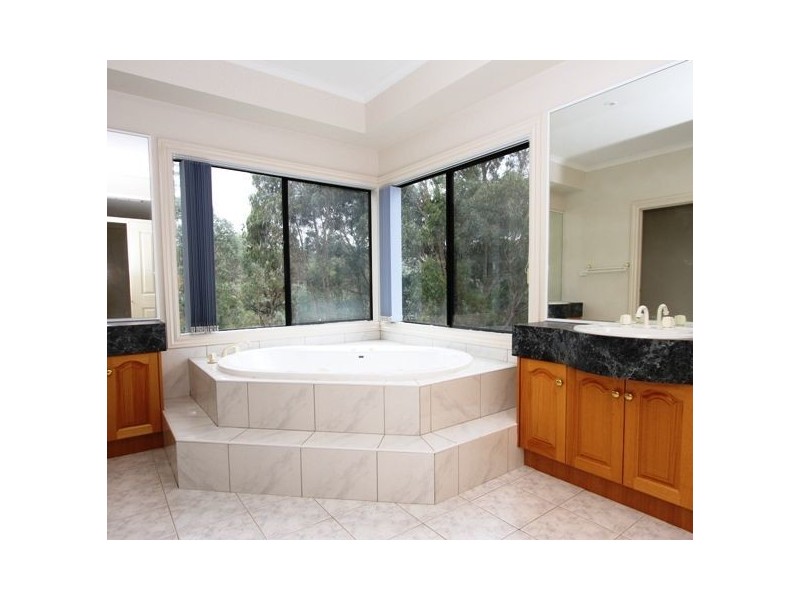 35 Shorts Road, Research VIC 3095