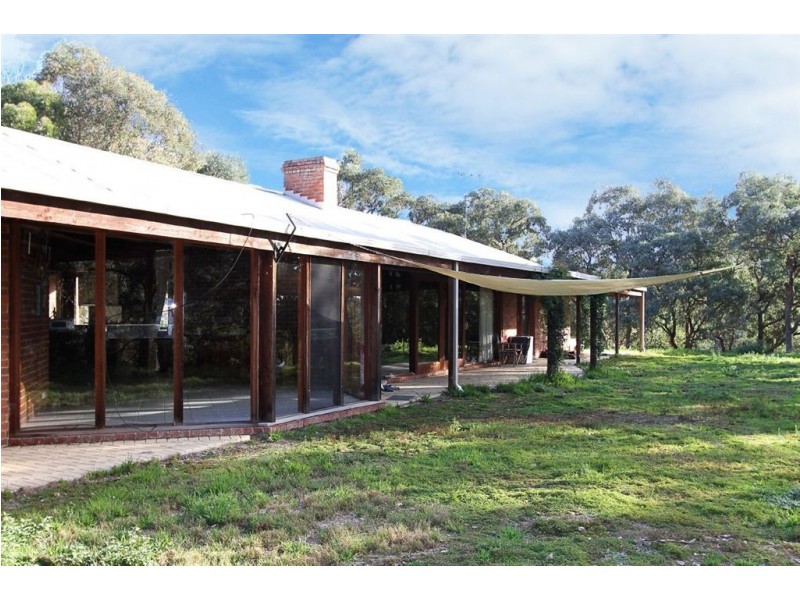 110 Valley Road, Wattle Glen VIC 3096