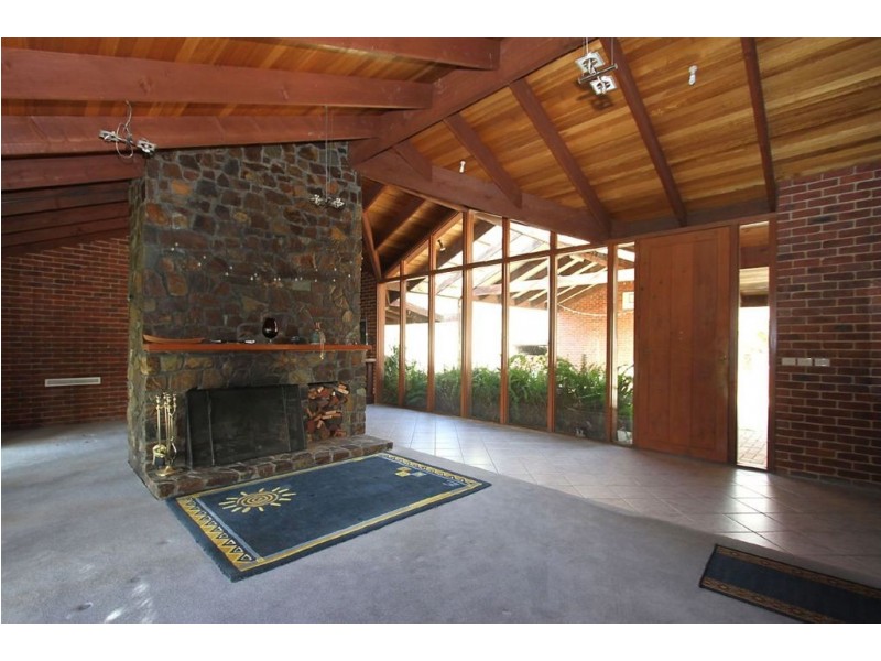 110 Valley Road, Wattle Glen VIC 3096