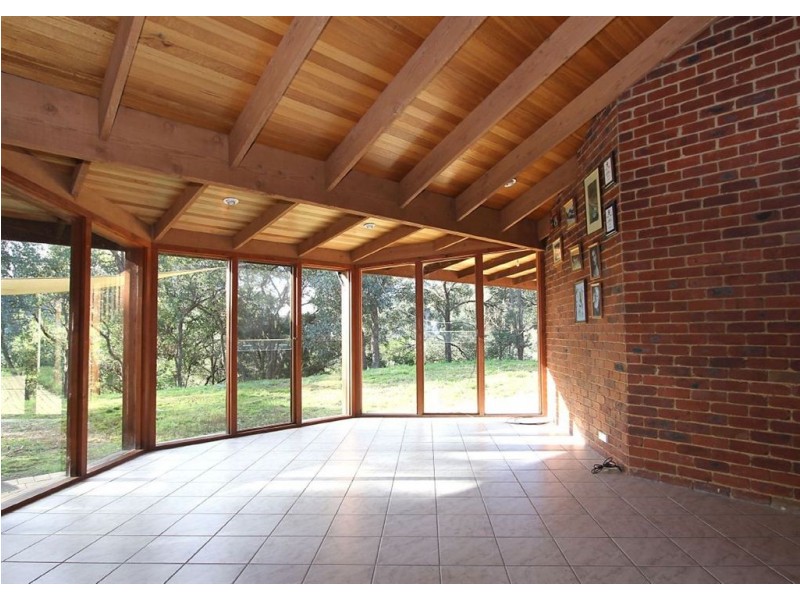 110 Valley Road, Wattle Glen VIC 3096