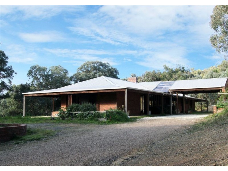 110 Valley Road, Wattle Glen VIC 3096