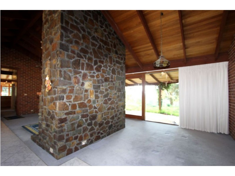 110 Valley Road, Wattle Glen VIC 3096