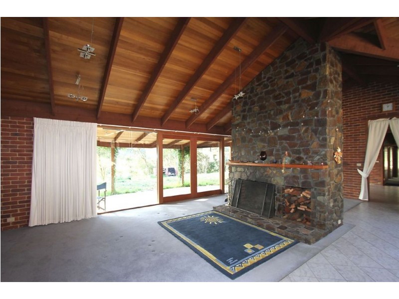 110 Valley Road, Wattle Glen VIC 3096