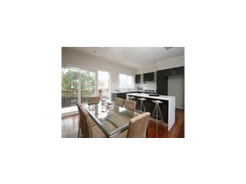 2/151 Ellesmere Pde, Rosanna VIC 3084