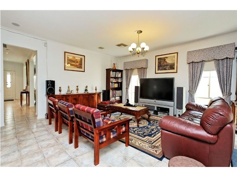 9 Homewood Boulevard, Hallam VIC 3803