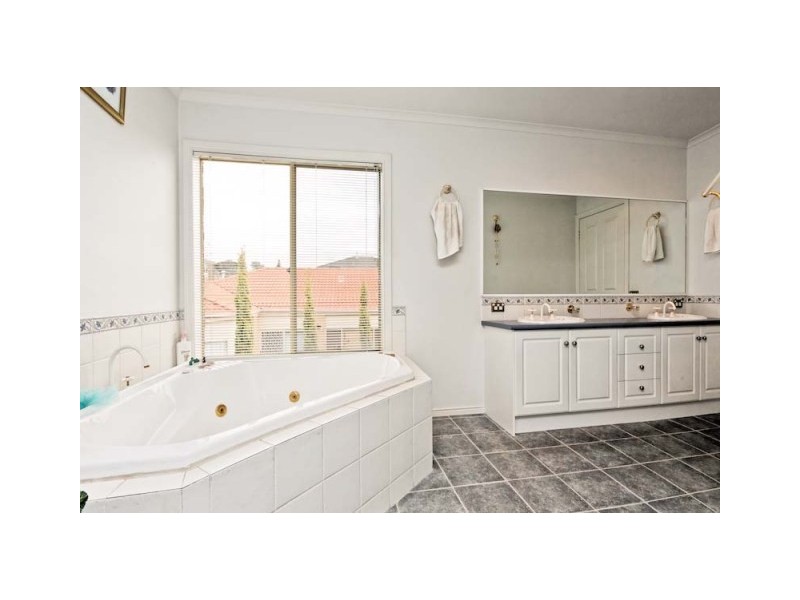 9 Homewood Boulevard, Hallam VIC 3803