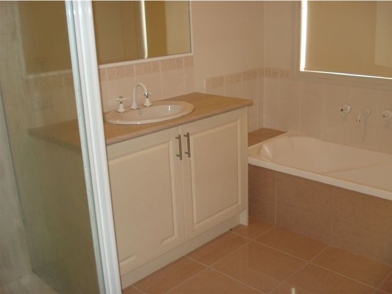 44 Golden Grove Drive, Narre Warren South VIC 3805