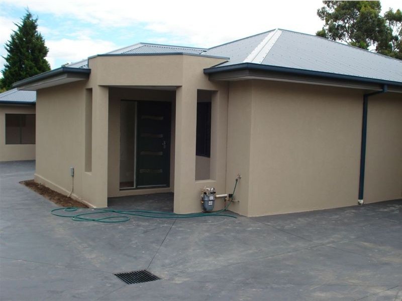 2/12 Olive Road, Eumemmerring VIC 3177