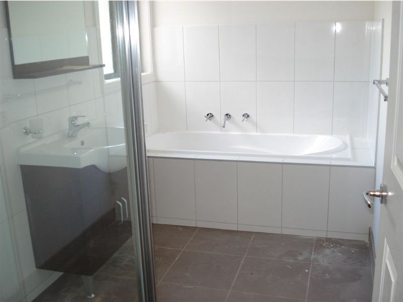 2/12 Olive Road, Eumemmerring VIC 3177