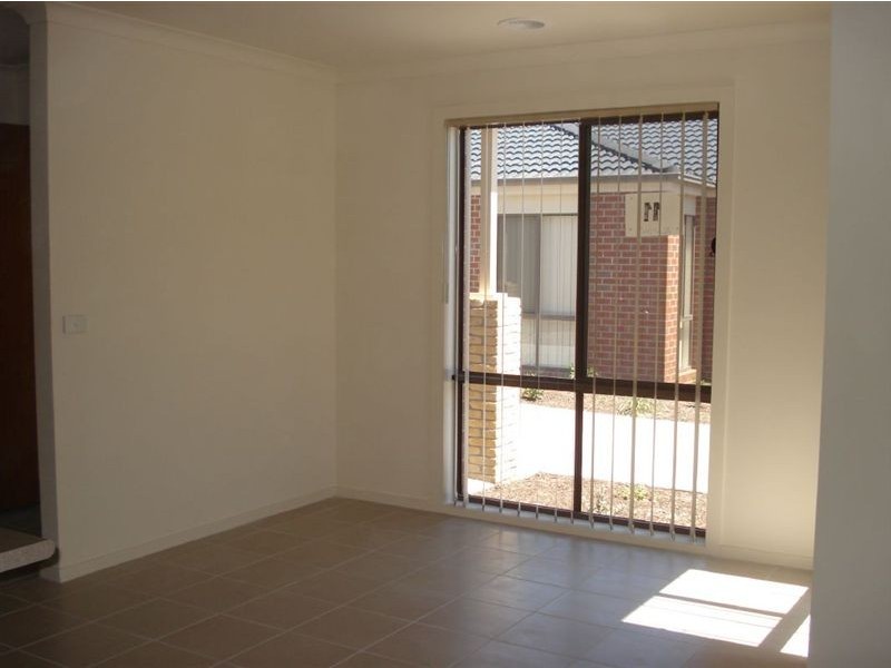 11/11-13 Elizabeth Street, Cranbourne VIC 3977