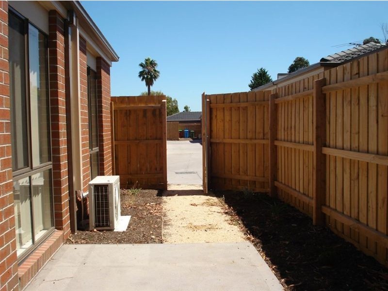 11/11-13 Elizabeth Street, Cranbourne VIC 3977