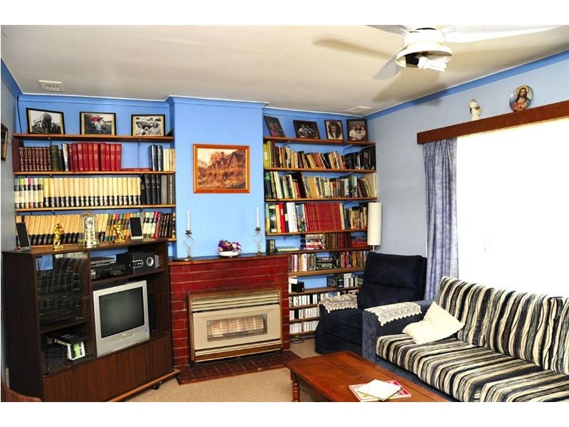 16 Oak Avenue, Doveton VIC 3177