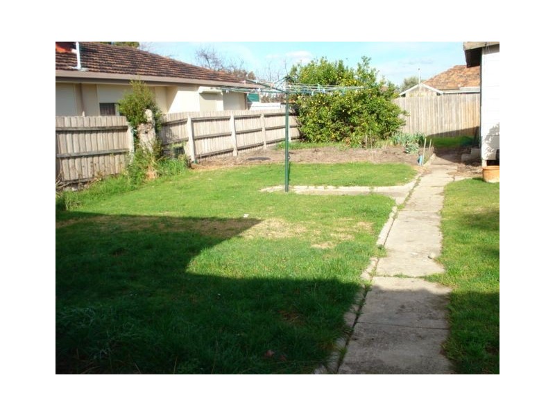 1 Room/16 Bruce Street, Dandenong VIC 3175