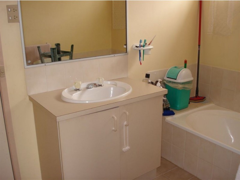 64 Edeys Run, Hampton Park VIC 3976