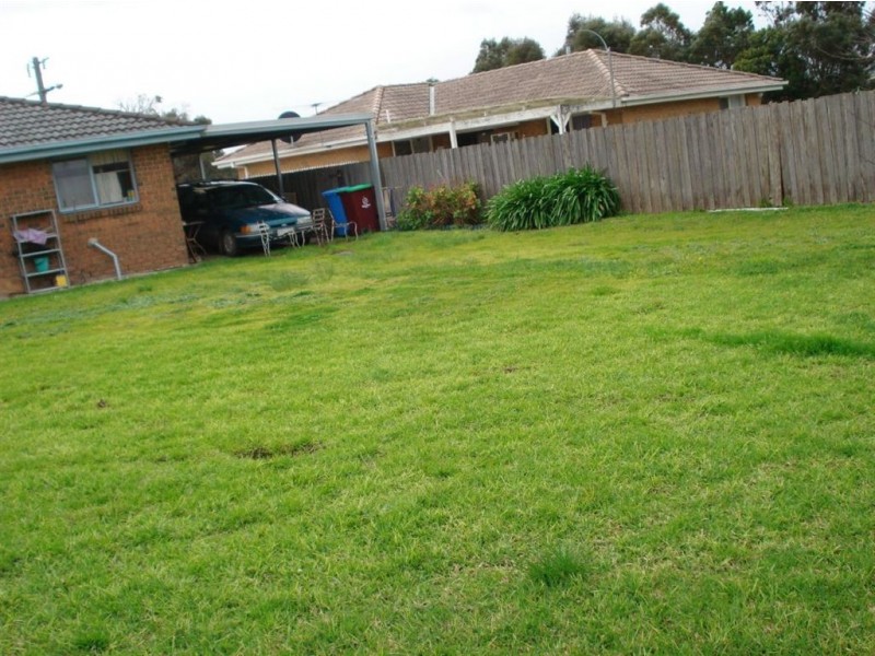 64 Edeys Run, Hampton Park VIC 3976