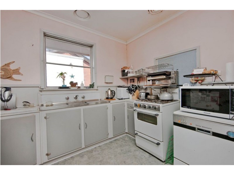 6 Camphor Court, Doveton VIC 3177