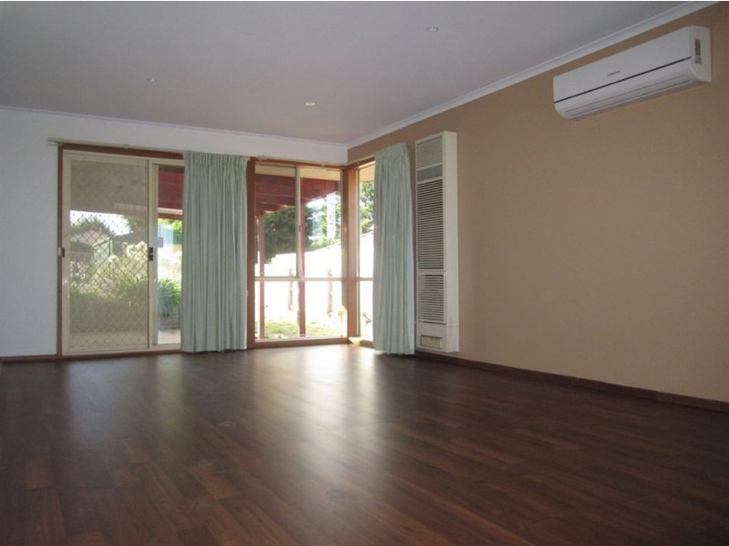 11 Cornell Place, Hampton Park VIC 3976