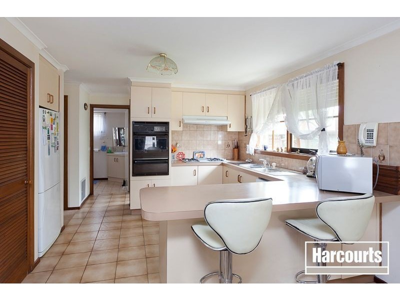 21 Huxley Crescent, Endeavour Hills VIC 3802