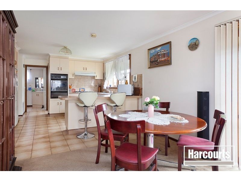 21 Huxley Crescent, Endeavour Hills VIC 3802