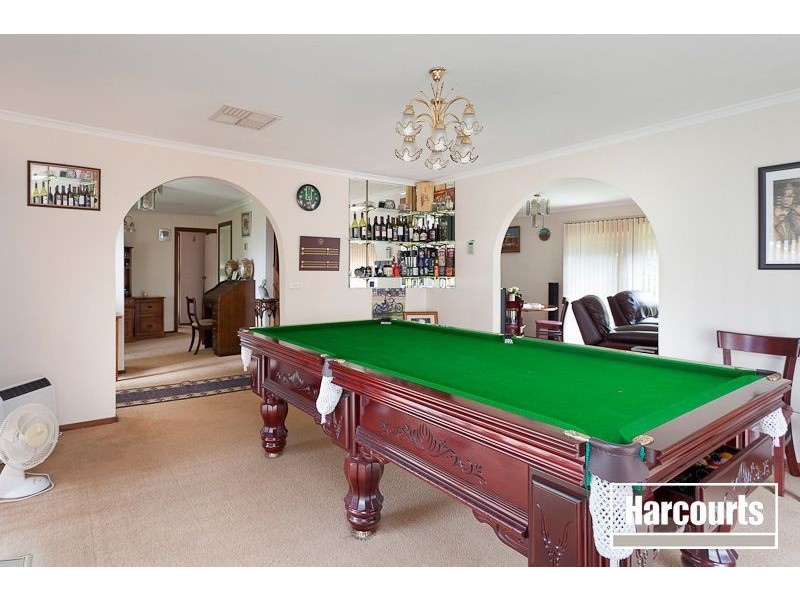 21 Huxley Crescent, Endeavour Hills VIC 3802