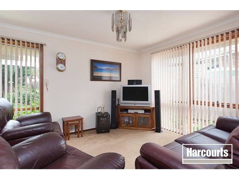 21 Huxley Crescent, Endeavour Hills VIC 3802