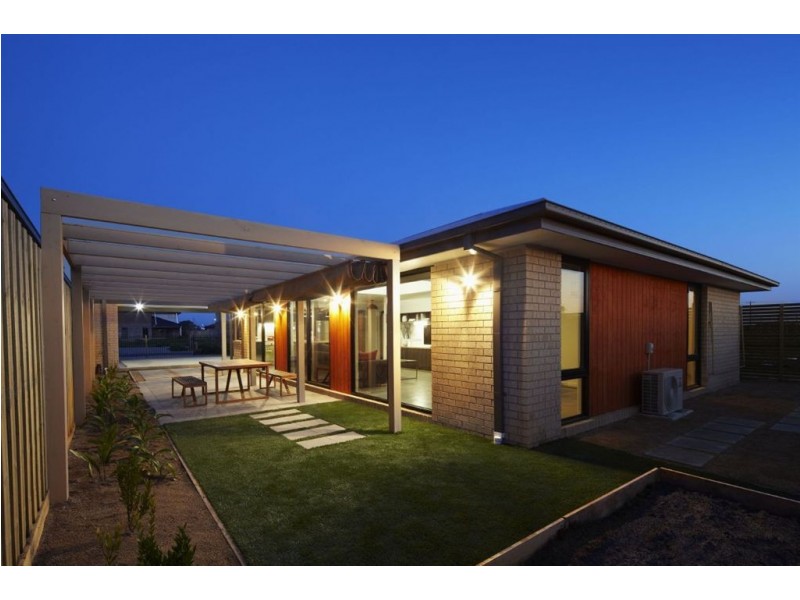 24 Keshava Grove, Dandenong VIC 3175