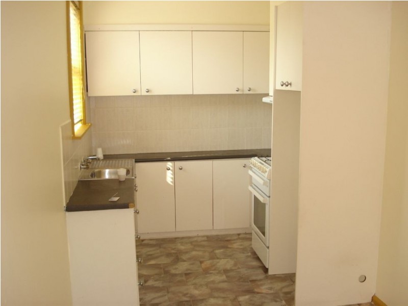 8/3-5 Edward Avenue, Dandenong VIC 3175