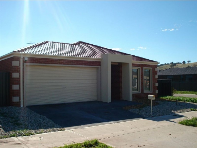 7 Macadamia Street, Pakenham VIC 3810