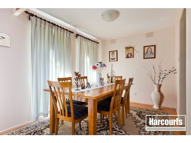 9 Robert Molyneux Avenue, Endeavour Hills VIC 3802