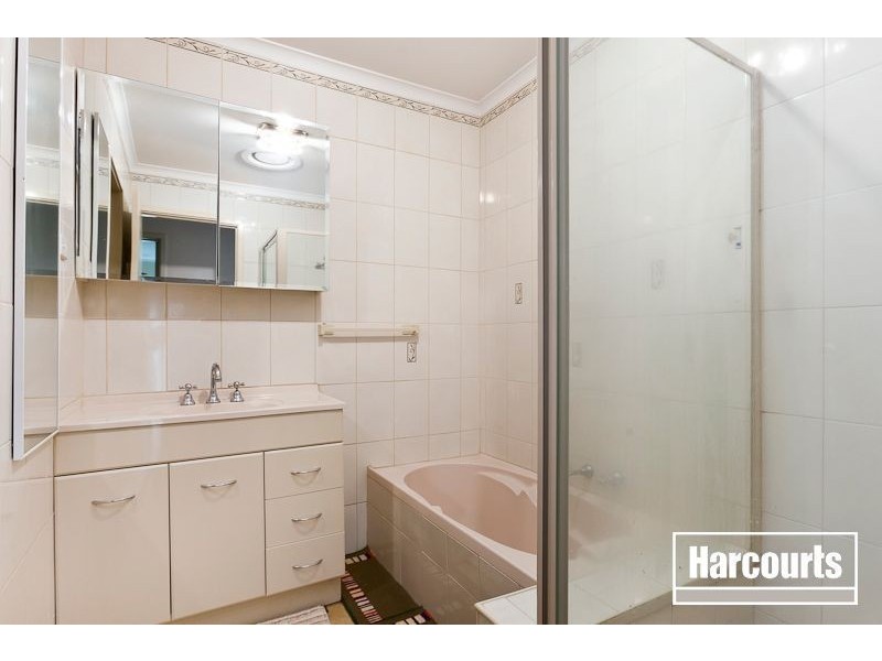 9 Robert Molyneux Avenue, Endeavour Hills VIC 3802